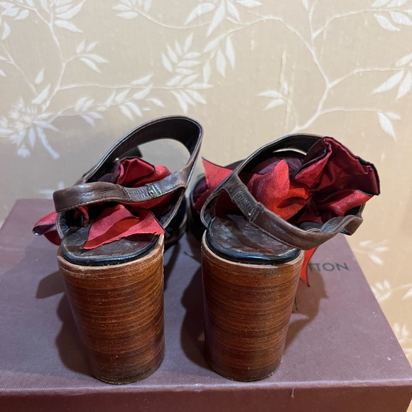 Louis Vuitton Blue Patent Elegant Sling Back Wood Heel Shoes - Picture 4 of 6